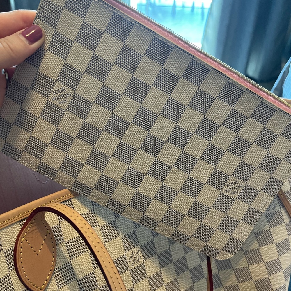 Louis Vuitton Neverfull MM - Picture 5 of 16